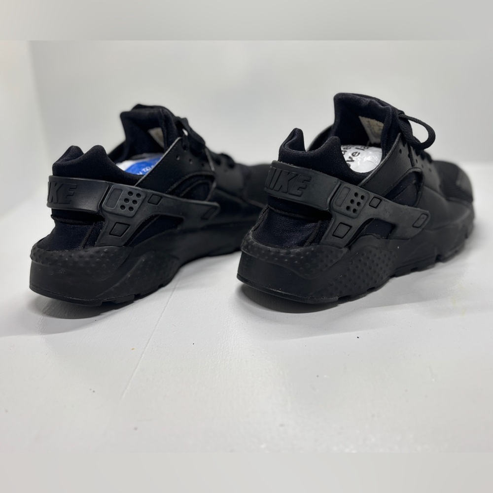 Nike Air Huarache Youth 7Y Triple Black Sneakers - Picture 6 of 12
